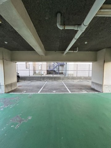 ル・パレ須磨の駐車場