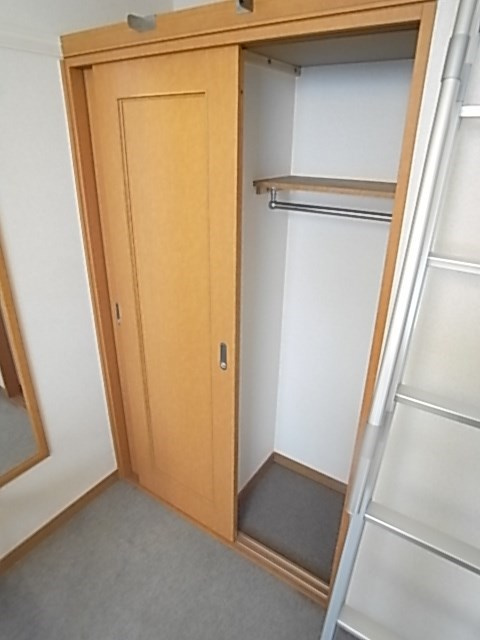 レオパレススプルース鳴尾の収納