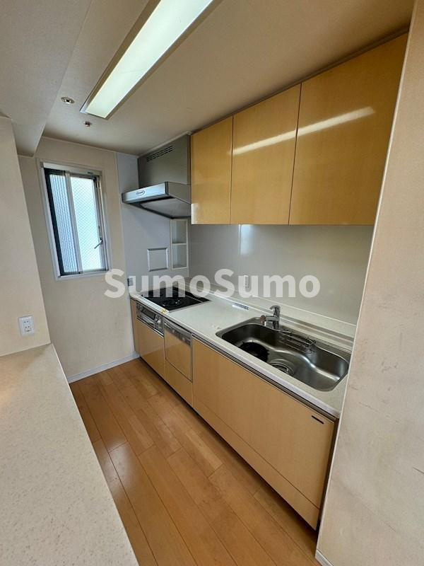 ラ・ヴィータ日本橋のキッチン|コンパクトなキッチンで掃除もラクラク