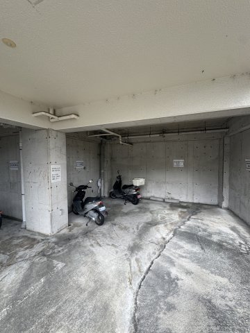 ミナトひまわりマンションの駐車場