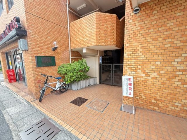 ライオンズマンション本山第5のエントランス