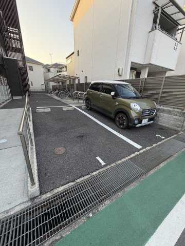 リブリ・芦原通の駐車場
