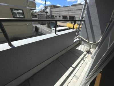 【バルコニー】 | ハイツ小松 | 外からの目が気にならないバルコニーで洗濯物が干せます