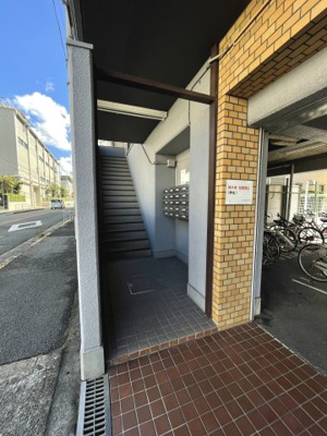 【エントランス】 | ハイツ小松 | 落ち着いたエントランスです