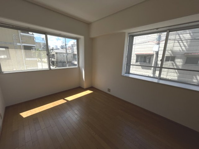 【洋室】 | ハイツ小松 | 落ち着いた色調の洋室です