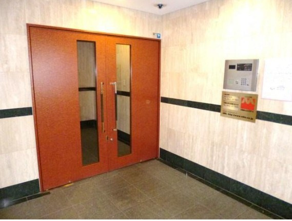 ローズガーデンのエントランス