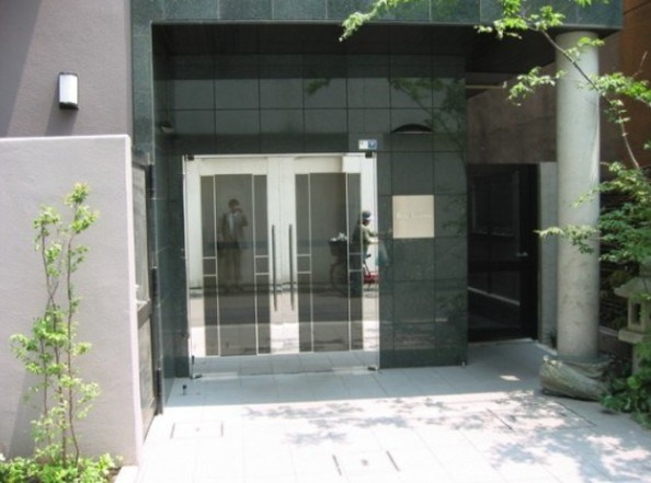 ローズガーデンのエントランス