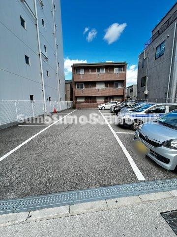 メゾン北杭瀬の駐車場|駐車スペースもあります