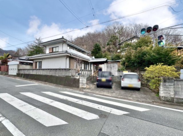 【中古戸建】桐生市堤町1丁目の外観|■外観｜見渡しが良く視認性が良いので来客や配達の際もスムーズです♪