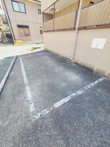 メニーローザ甲東園の駐車場