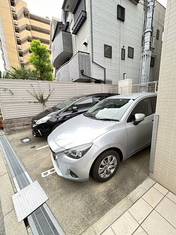 プレミアコートの駐車場
