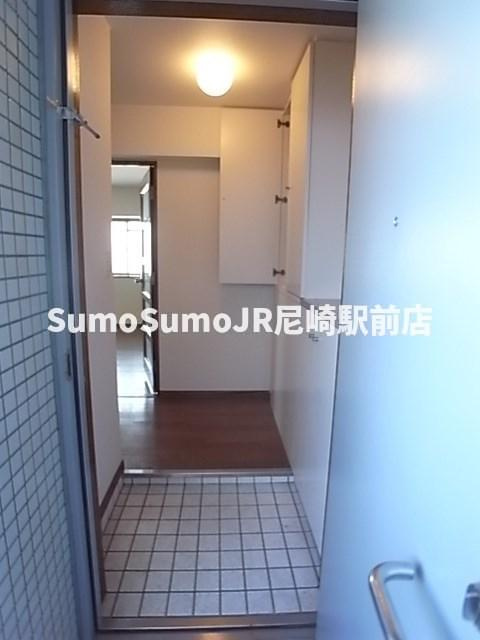 ラ・メゾンクレールの玄関|収納もある玄関です