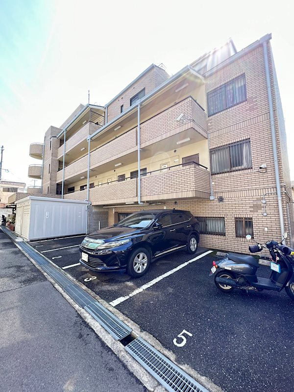 メゾン幸の駐車場
