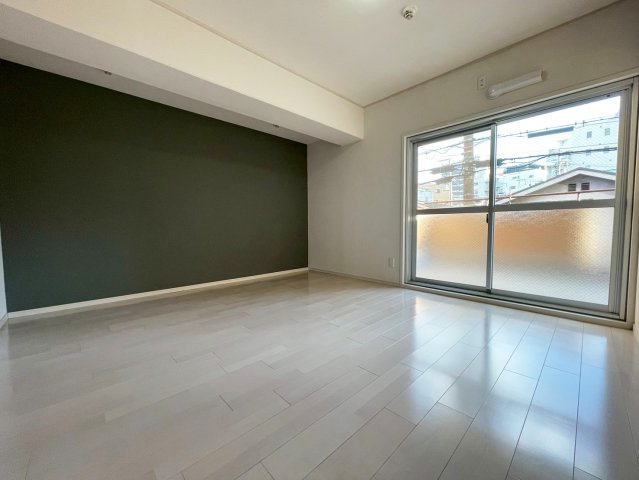 ノバカネイチ塚本の洋室|ゆったりした洋室です