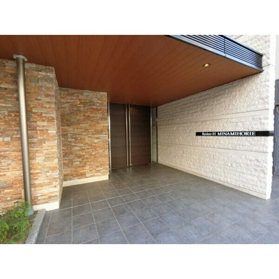 【エントランス】 | レジュールアッシュ南堀江 | 落ち着いたエントランスです