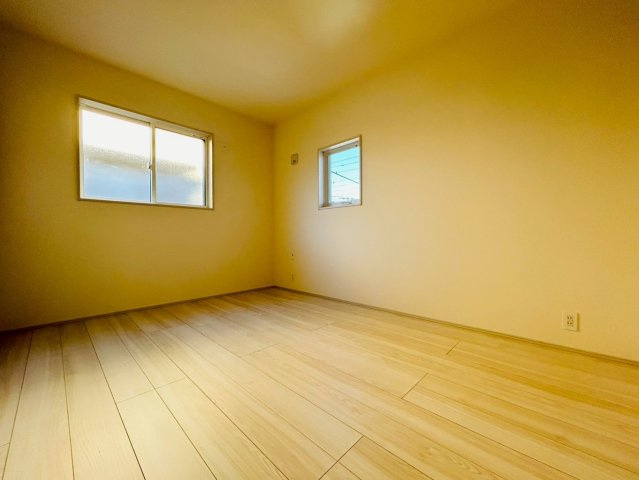 川越市山田　中古戸建ての洋室|2/3　撮影
