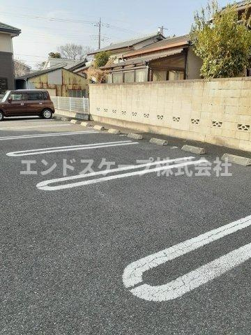 アルドールの駐車場|高崎、前橋のお部屋探しはエンドスケープまで！お客様の理想お聞かせ下さい♪