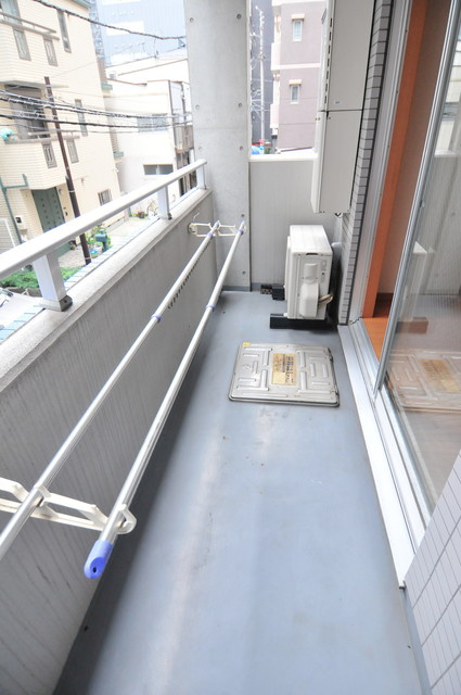 橘ビルのバルコニー