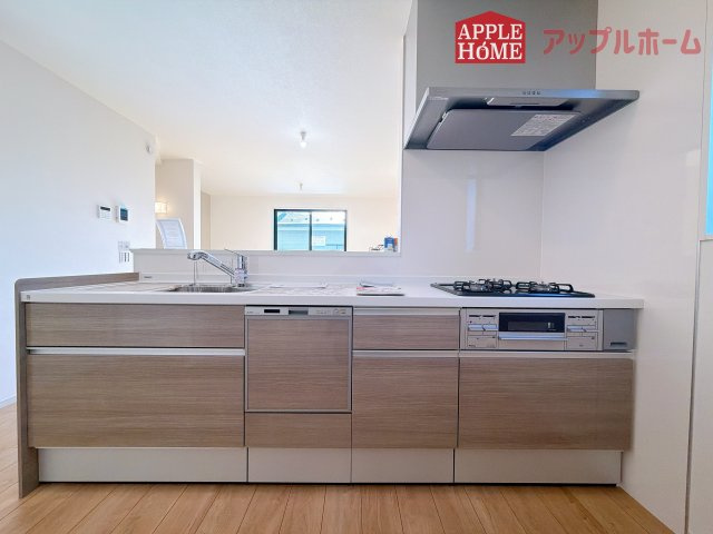 [新築住宅] さいたま市大宮区上小町 1期 全3棟のキッチン|見栄えもよくお手入れもスムーズに出来ます。豊富な収納力もございますので、キッチンスペースをスッキリとお使い頂けそうです。