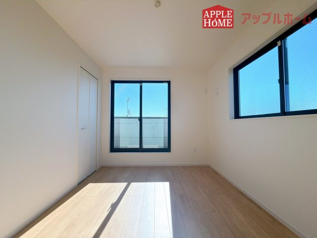 [新築住宅] さいたま市大宮区上小町 1期 全3棟の洋室|３階居室は全室収納あり！たっぷりある収納活用でお部屋もキレイを保てます♪