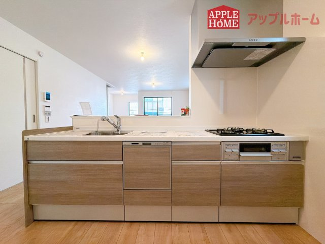 [新築住宅] さいたま市桜区南元宿 1期 全3棟のキッチン|見栄えもよくお手入れもスムーズに出来ます。豊富な収納力もございますので、キッチンスペースをスッキリとお使い頂けそうです。