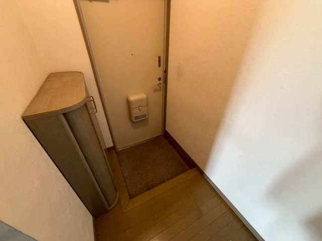 レジデンス灘の玄関