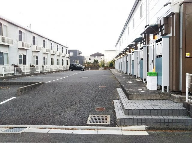 レオパレスクエスタの駐車場|画像10