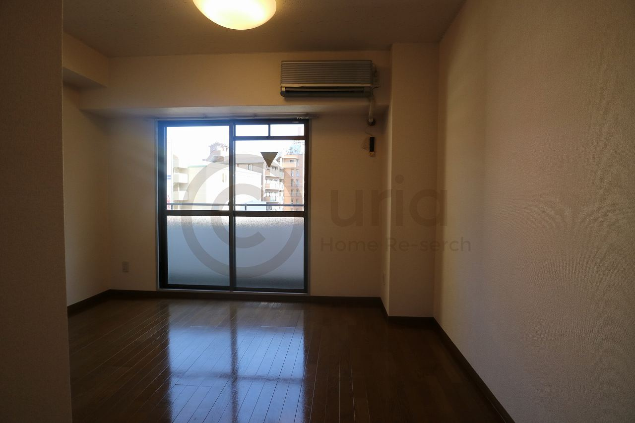 サムティ灘駅前の居間・リビング