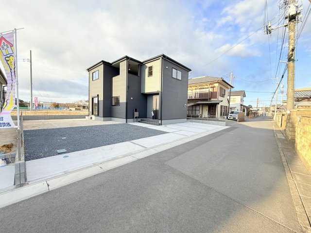 笠間市旭町第12　新築戸建　4号棟の前面道路含む現地写真