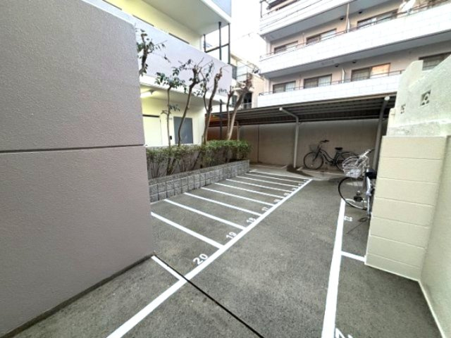 ヴィラセゾン甲南の駐車場