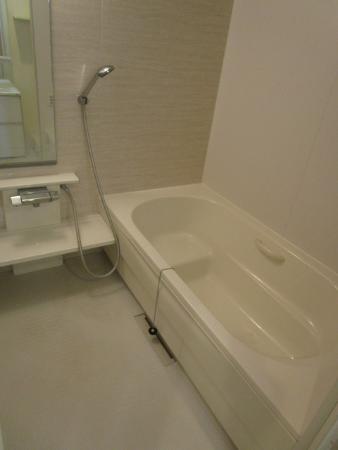 Ｖｉｌｌａ　Ｂｌａｎｃｈｅ　ヴィラ　ブランシェの浴室|★広めのお風呂★