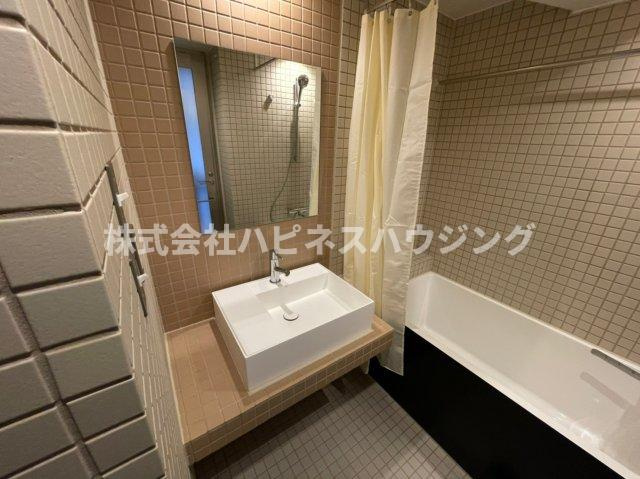 ART APARTMENT IN Ootaka-no-Moriの独立洗面台