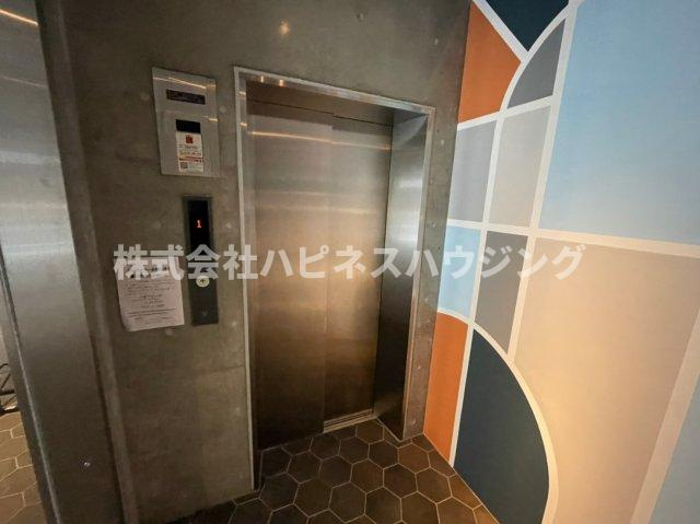 ART APARTMENT IN Ootaka-no-Moriの玄関