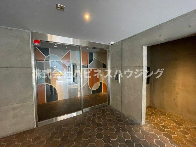ART APARTMENT IN Ootaka-no-Moriのエントランス