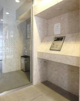 ル・リオン清澄白河のエントランス