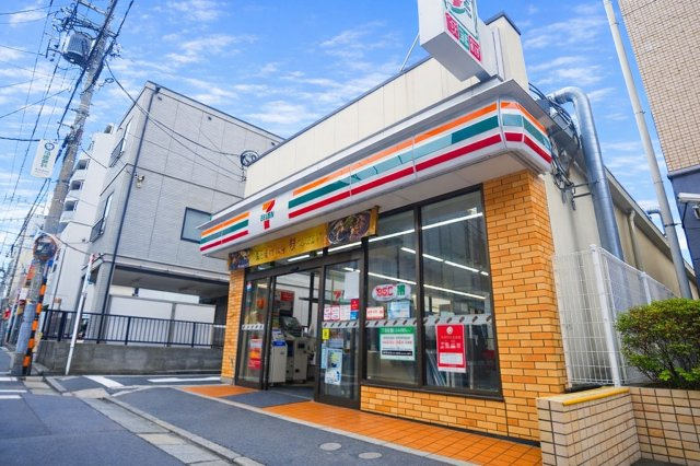 千住彩館のその他|コンビニが隣接しており、日々のちょっとしたお買い物にも便利な立地です。