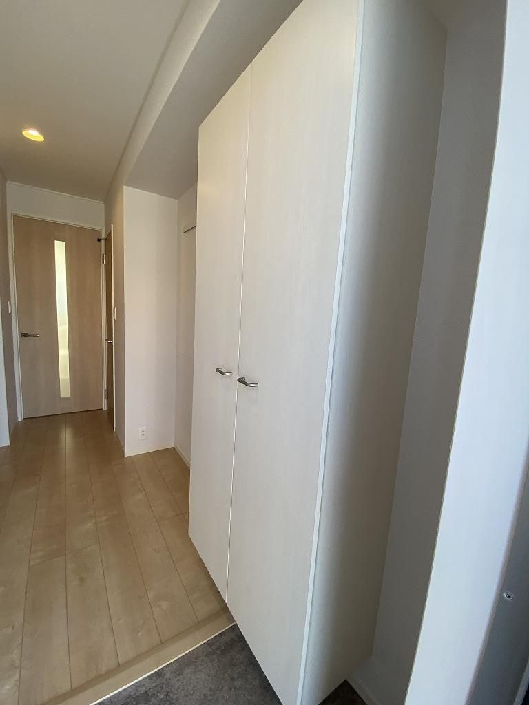 アザレア梅満の玄関|収納もある玄関です※同タイプのお部屋になります。
