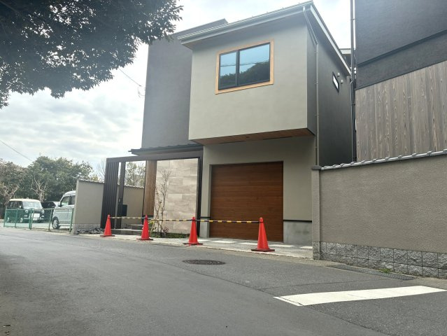 海まで徒歩15分！築浅和モダン邸宅の前面道路含む現地写真