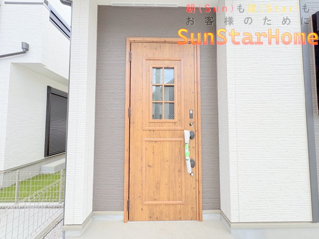 【サンスターホーム】青梅市新町4丁目　高性能新築戸建D号棟の玄関