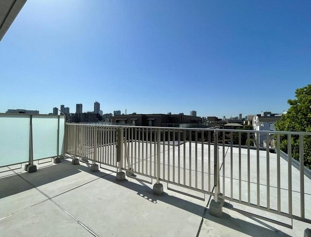 【バルコニー】