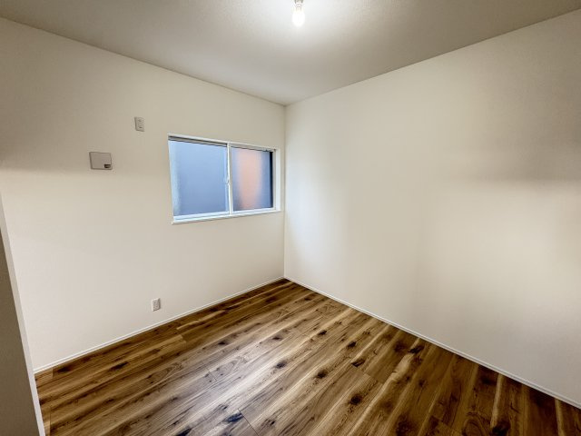 AHC宜野湾市大山4丁目-2号棟　＼☆ご成約時キャッシュバック☆／の洋室|こちらもリビング横の洋室です！