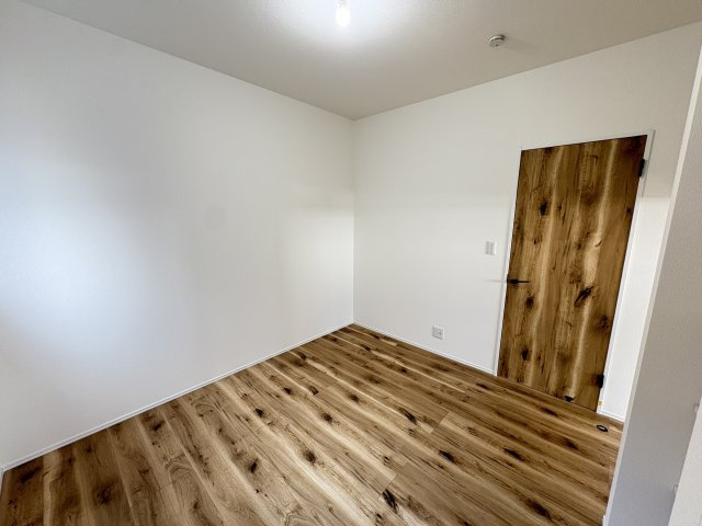 AHC宜野湾市大山4丁目-2号棟　＼☆ご成約時キャッシュバック☆／の洋室|こちらもリビング横の洋室です！