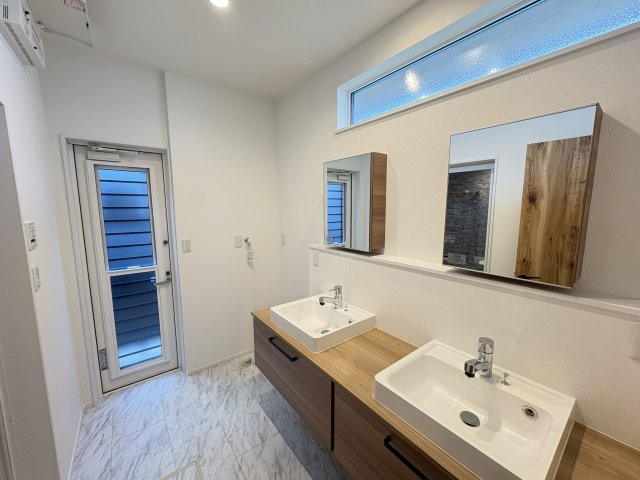 AHC宜野湾市大山4丁目-2号棟　＼☆ご成約時キャッシュバック☆／の独立洗面台|最大の魅力ポイント！ツーボウル洗面です！