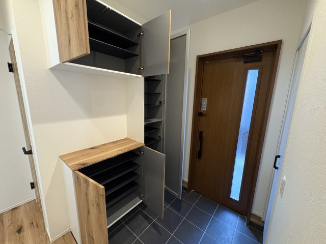 AHC宜野湾市大山4丁目-2号棟　＼☆ご成約時キャッシュバック☆／の玄関|収納が豊富な玄関です！