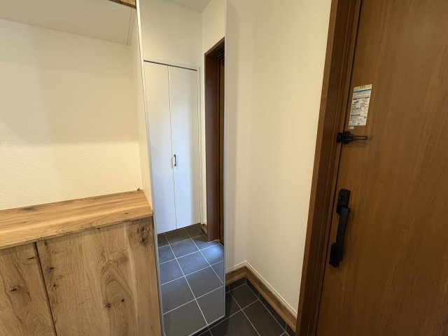 AHC宜野湾市大山4丁目-2号棟　＼☆ご成約時キャッシュバック☆／の玄関|全身鏡あると助かりますよね♪