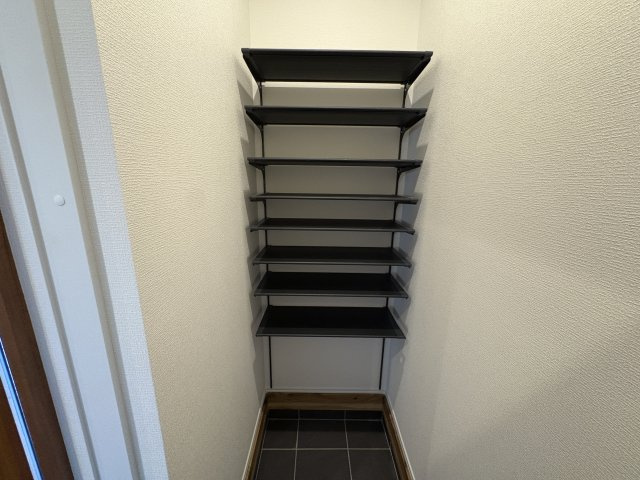 AHC宜野湾市大山4丁目-2号棟　＼☆ご成約時キャッシュバック☆／の収納|まさかの玄関横に独立したシューズクローゼットが！！！