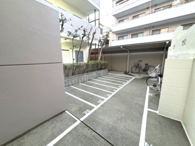 ヴィラセゾン甲南の駐車場