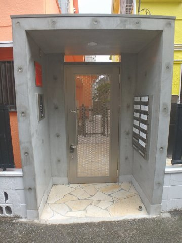 クレール千駄木A棟のエントランス