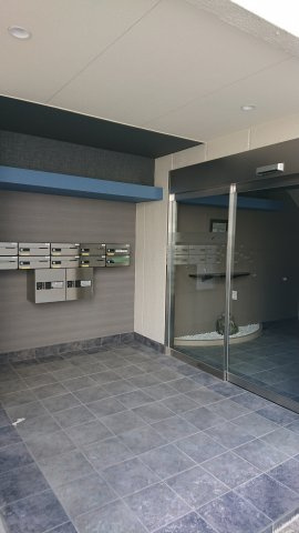 東園田マンションのエントランス