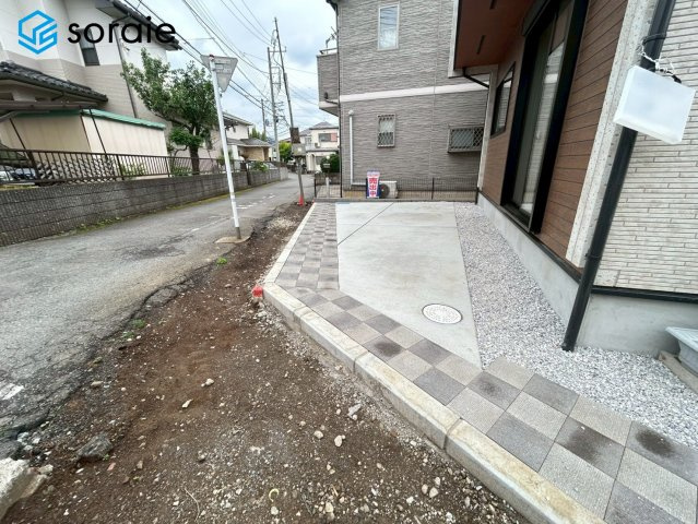 所沢市松郷　新築戸建の駐車場